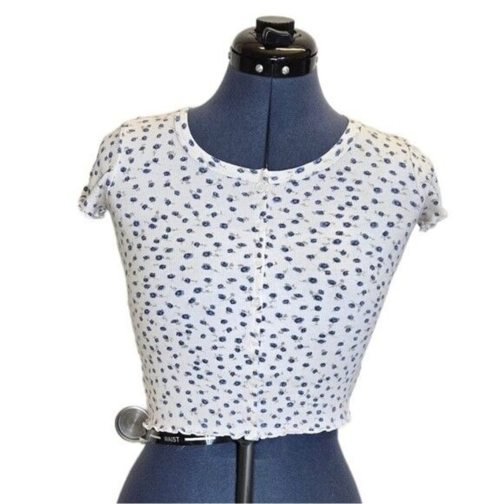 White Fawn antique floral button front ribbed white lettuce edge crop top M